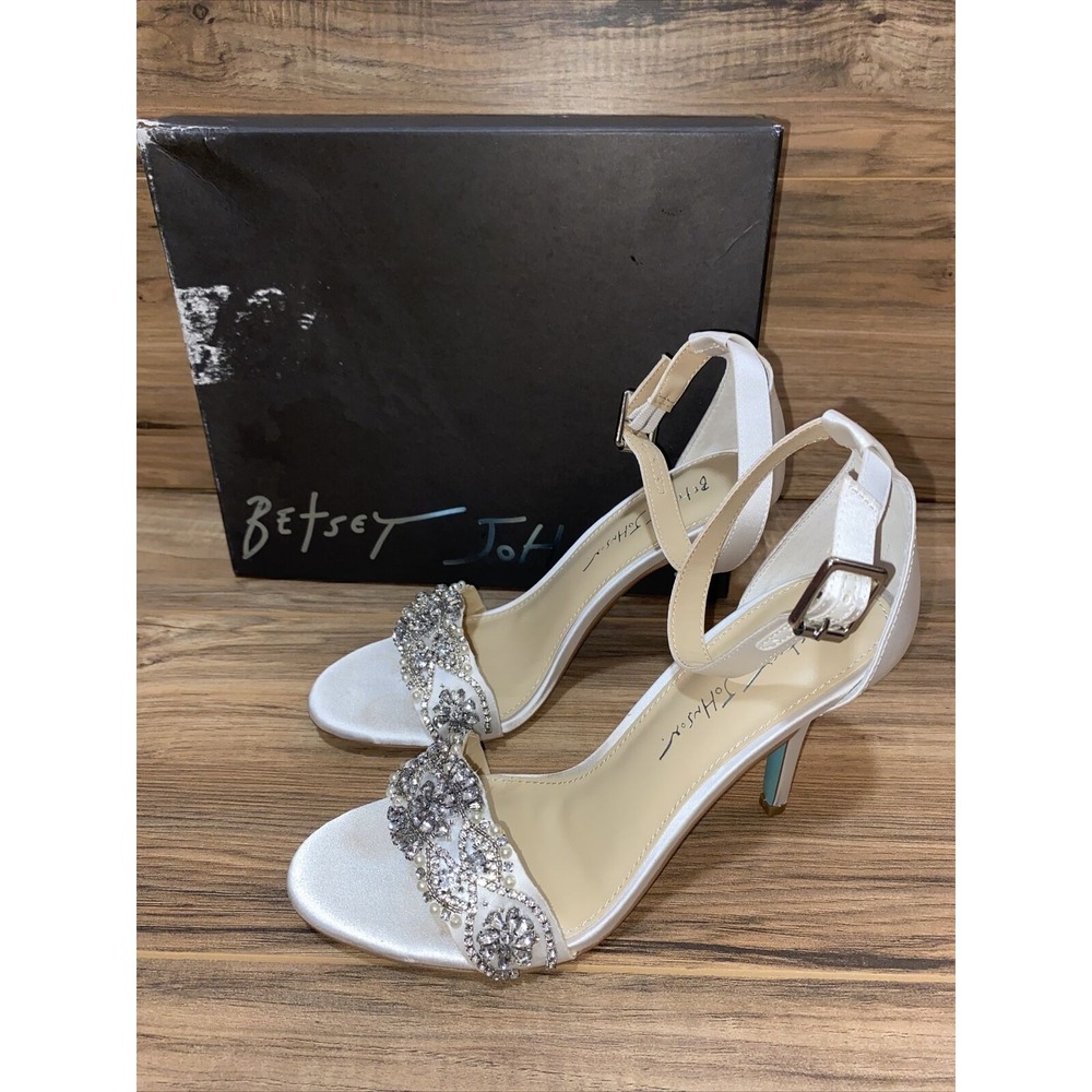 Blue by Betsey Johnson Women's Sb-Gina Heels Size 8